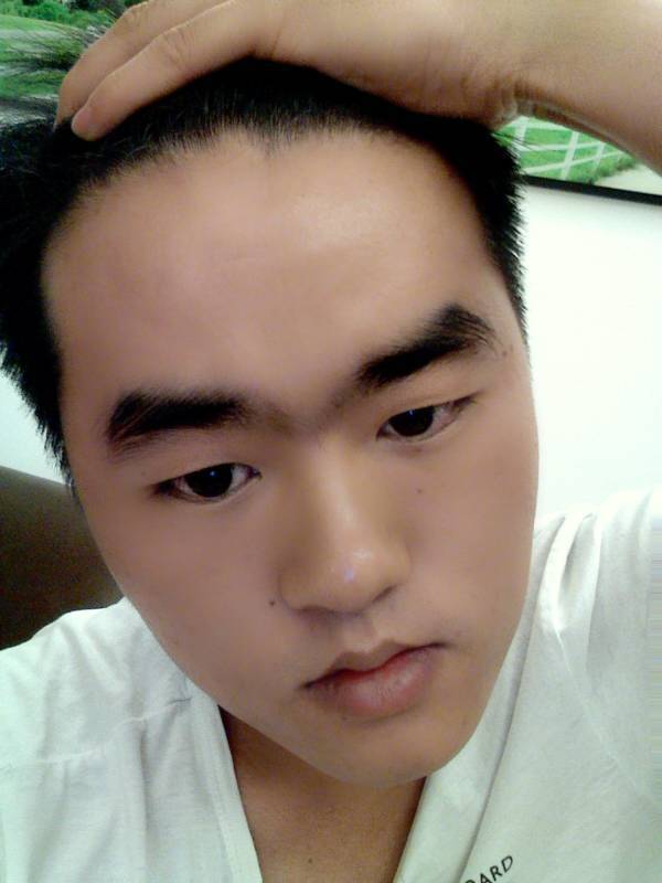 眉毛一边翘起来一边不翘面相(为什么眉毛一边翘一边平) - 珍缘易学