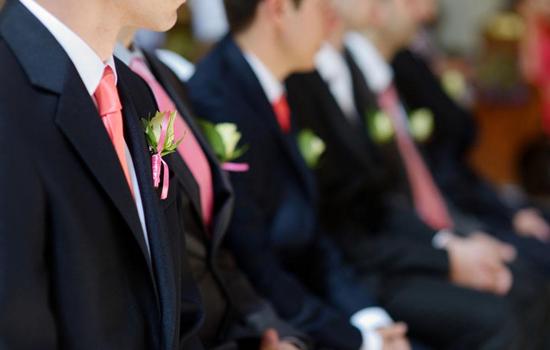 伴郎伴娘一般是几个人啊，伴娘伴郎一般几个伴娘伴郎人数要一样吗（新人要给伴郎伴娘红包吗）