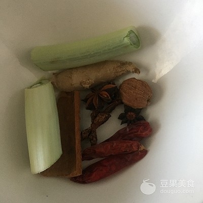 猪肝最简单的做法大全(家常猪肝的做法大全)