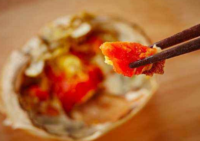 螃蟹的屎在哪里，螃蟹怎么分辨屎和蟹黄（蟹黄是螃蟹的什么部位）