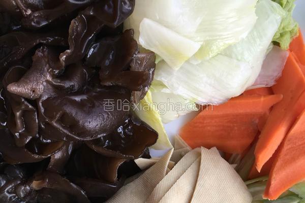 制作白菜炒木耳的方法，木耳白菜功效（白菜炒木耳）