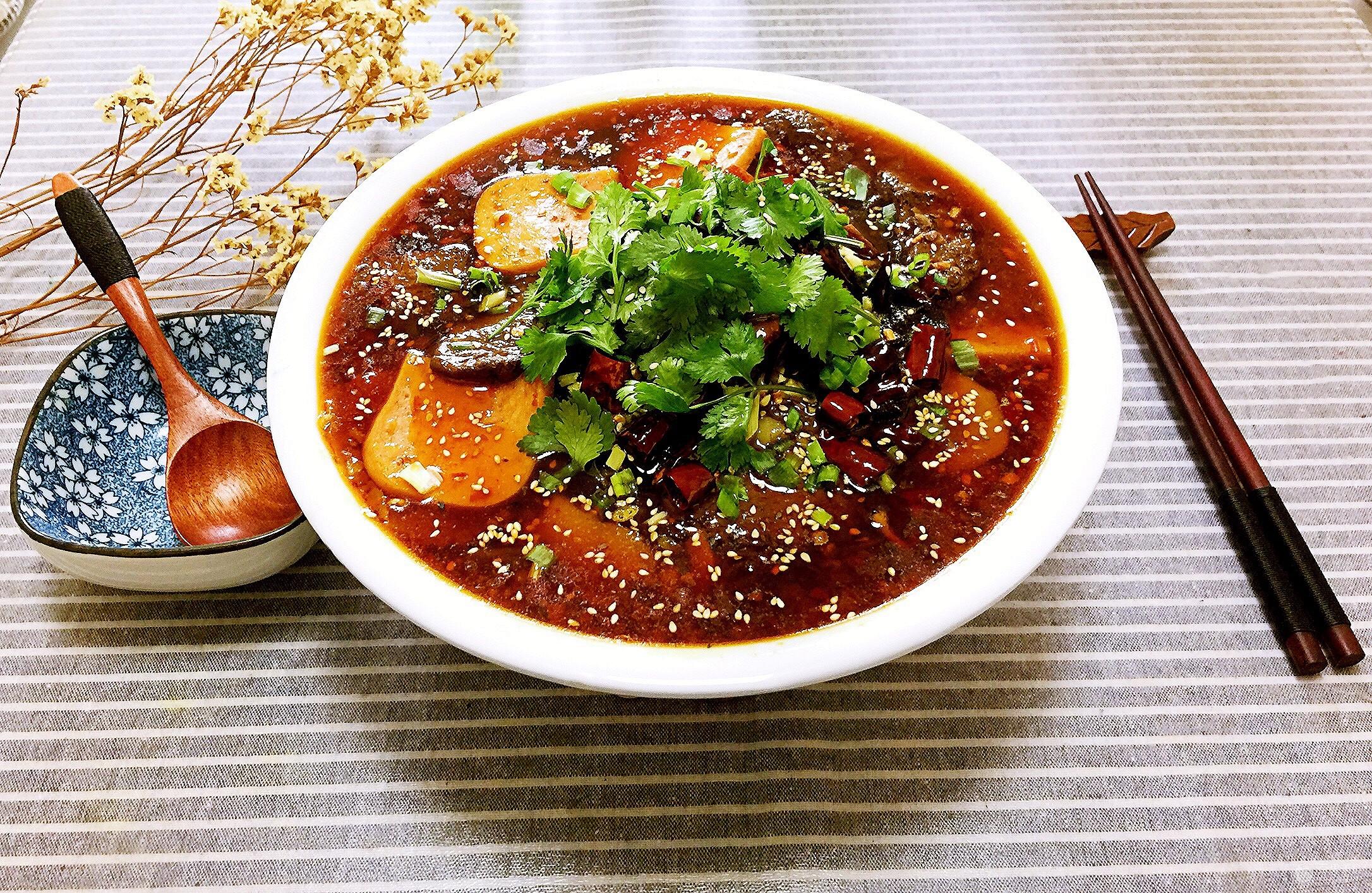 毛血旺又叫"冒血旺",毛血其味道麻,川家川味辣,乡菜鲜,毛血香四味俱全