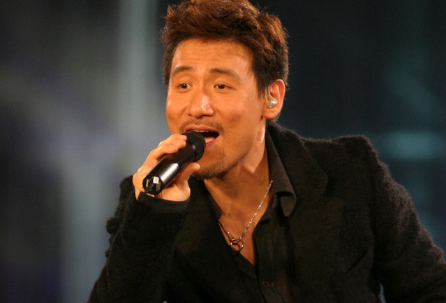 谭咏麟 - 爱我多一点歌词是什么，谭咏麟个人资料（张学友合唱对方的歌）