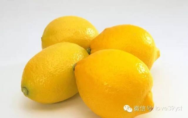 长期喝柠檬水的坏处是什么，长期喝柠檬水有坏处吗（长期吃柠檬的人竟然会这样）