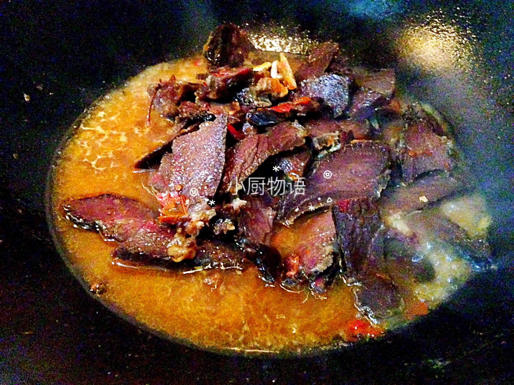 风干牛肉怎么吃，风干的牛肉怎么吃（跟着老爸学做菜系列之超级下酒菜——小炒风干牛肉的做法）
