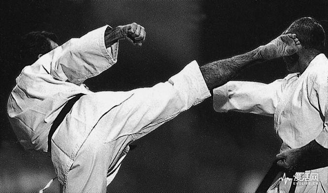 跆拳道级别及腰带颜色，跆拳道级别及腰带颜色有哪些（空手道跆拳道傻傻分不清楚）