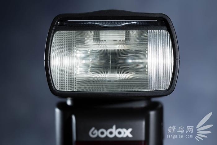 闪光灯眼神光板怎么用，闪光灯眼里的光怎么弄（神牛V860IIC闪光灯试用）