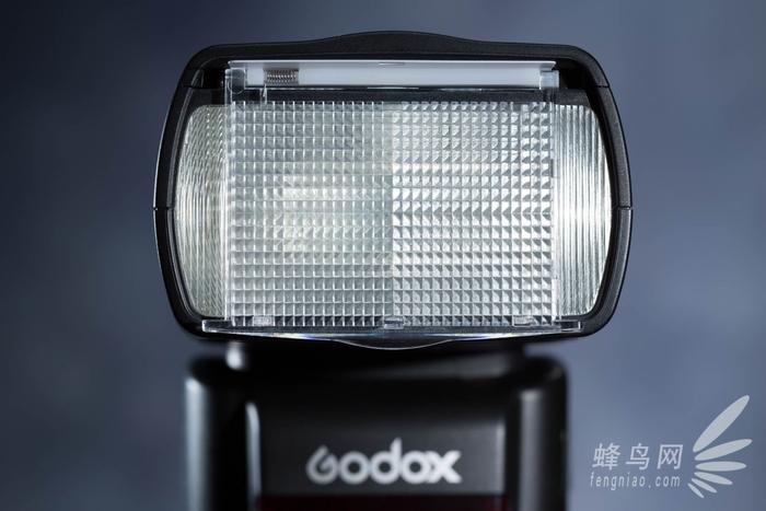 闪光灯眼神光板怎么用，闪光灯眼里的光怎么弄（神牛V860IIC闪光灯试用）