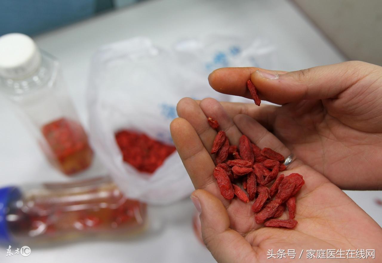 红枣泡水喝的9大禁忌，干红枣泡水喝的9大禁忌（红枣和枸杞泡水喝，好处一大堆）