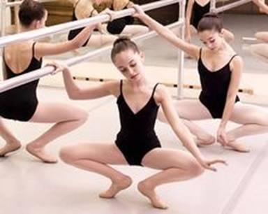 竖叉怎样把胯坐正，怎样练习竖叉劈叉一字马（教宝宝舞蹈基本功的英文）