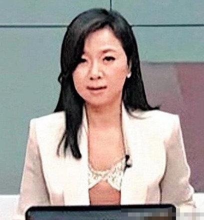 主持人没穿内裤，央视女主播凸点（豪放女主持春光外泄：）