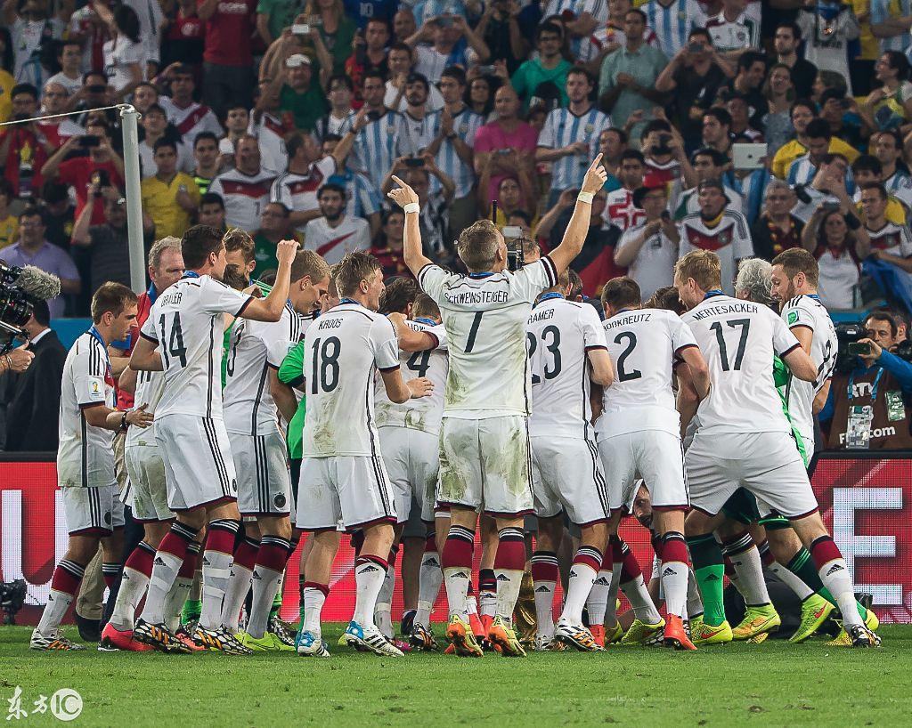 2014世界杯德国壁纸（老照片：2014世界杯决赛瞬间，兴奋的德国队，迷茫的梅球王）