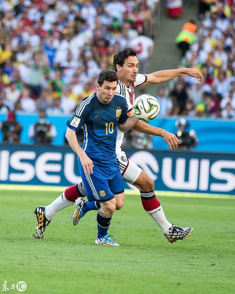 老照片：2014世界杯决赛瞬间，兴奋的德国队，迷茫的梅球王