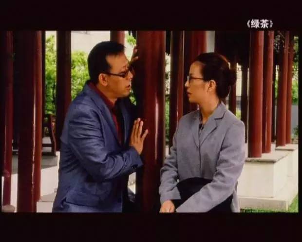 接吻时闭眼和不闭眼分别体现什么，接吻时闭眼和不闭眼分别体现什么性格（爱情冷知识：接吻为什么要闭眼）