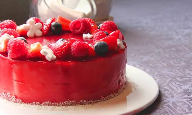 士多啤梨是什么，士多啤梨是什么草莓（热门丨这些餐点都被士多啤梨翻了牌子）