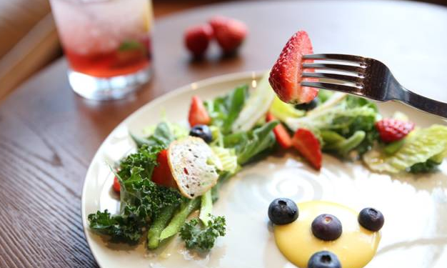 士多啤梨是什么，士多啤梨是什么草莓（热门丨这些餐点都被士多啤梨翻了牌子）