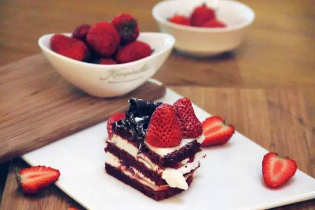 士多啤梨是什么，士多啤梨是什么草莓（热门丨这些餐点都被士多啤梨翻了牌子）