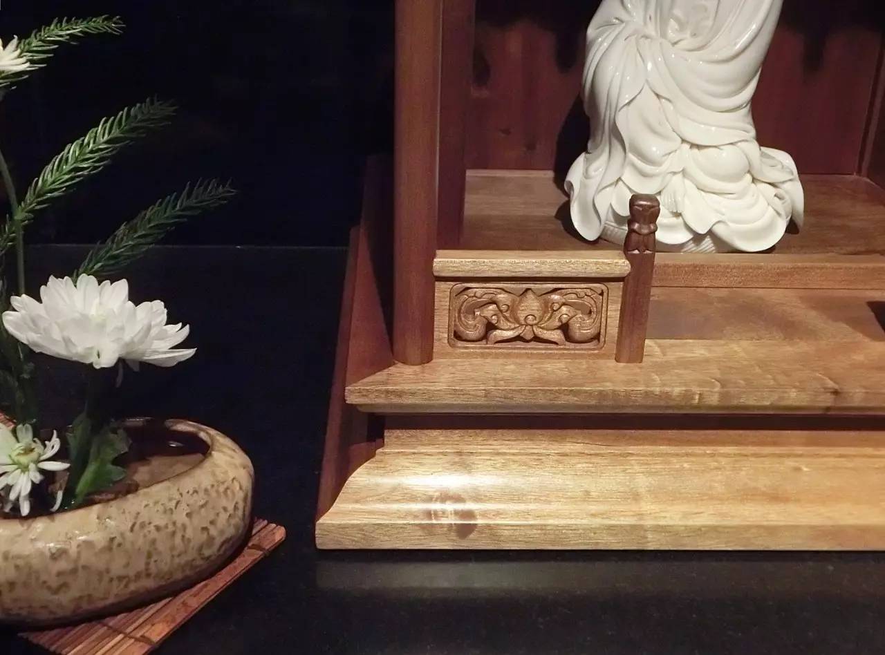 如何摆放佛龛的位置，佛龛摆放位置方向（佛龛：神灵栖居之所<二>）