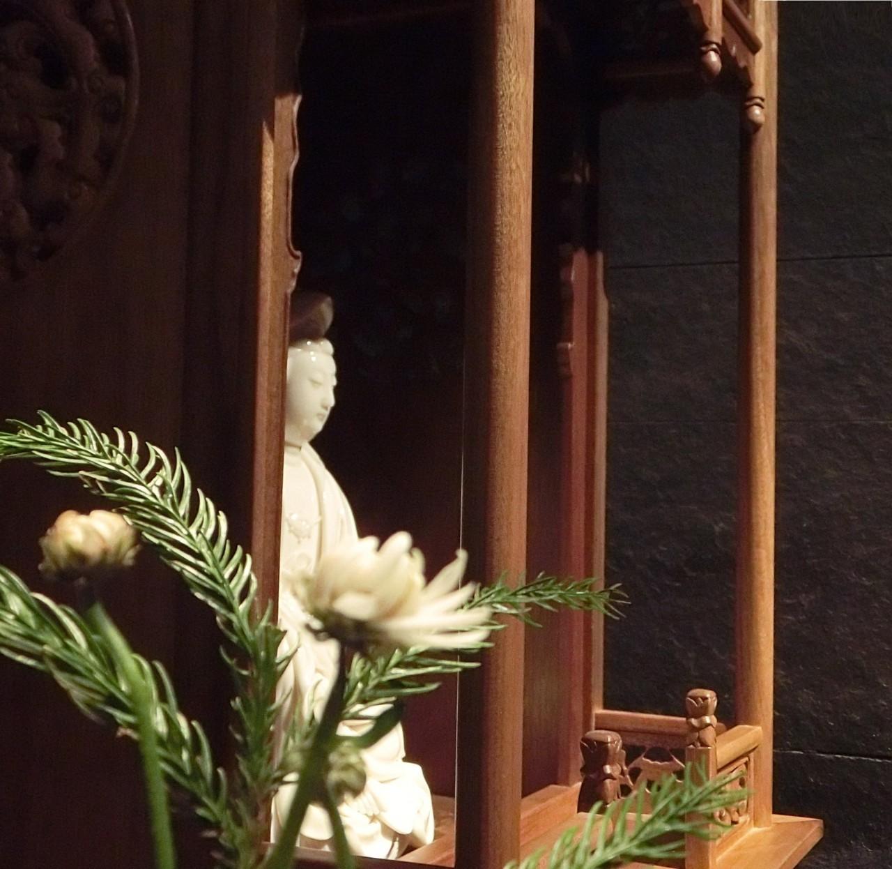 如何摆放佛龛的位置，佛龛摆放位置方向（佛龛：神灵栖居之所<二>）