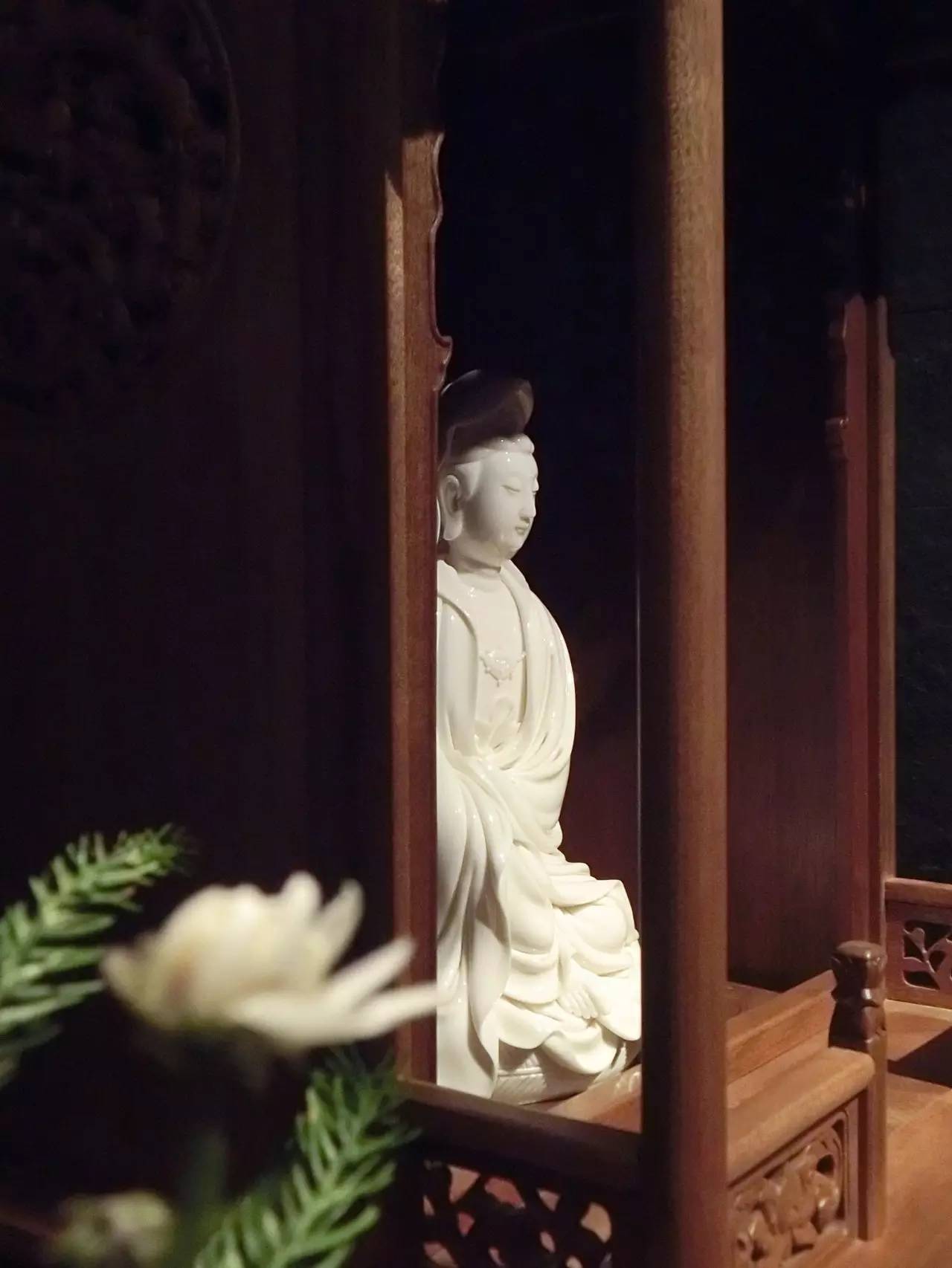 如何摆放佛龛的位置，佛龛摆放位置方向（佛龛：神灵栖居之所<二>）