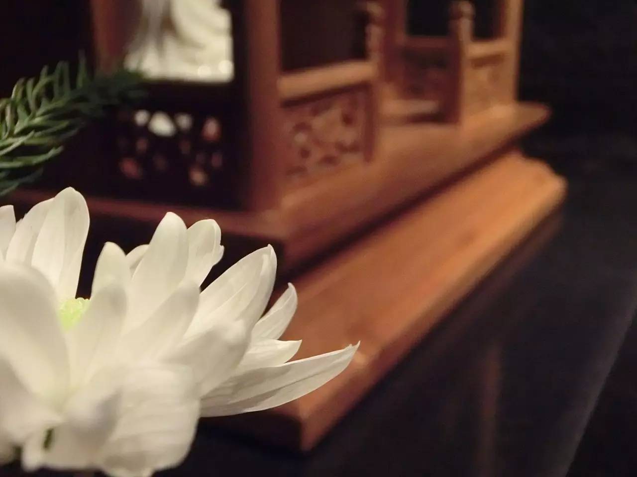 如何摆放佛龛的位置，佛龛摆放位置方向（佛龛：神灵栖居之所<二>）