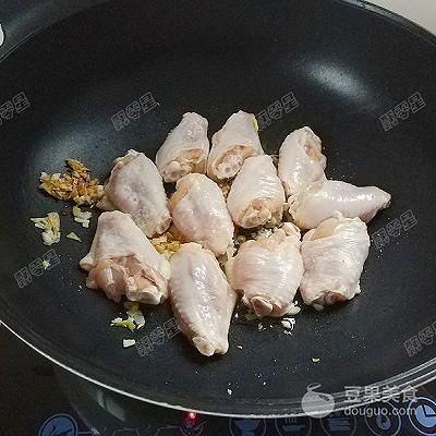 蚝油鸡翅的做法，蚝油鸡翅的做法烤箱（蚝油鸡翅图片）