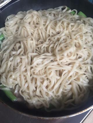 家常焖面，生面条焖面的做法大全（豆角焖面的做法步骤）