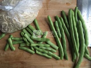 家常焖面，生面条焖面的做法大全（豆角焖面的做法步骤）