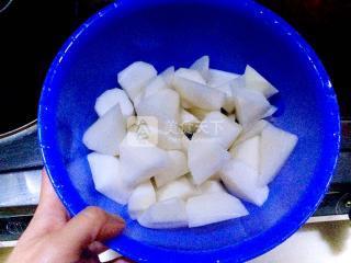 白萝卜炖排骨的功效和禁忌，白萝卜炖排骨的做法（白萝卜排骨汤）