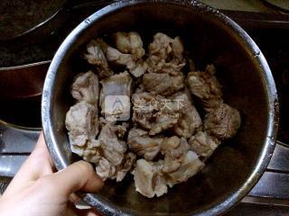 白萝卜炖排骨的功效和禁忌，白萝卜炖排骨的做法（白萝卜排骨汤）