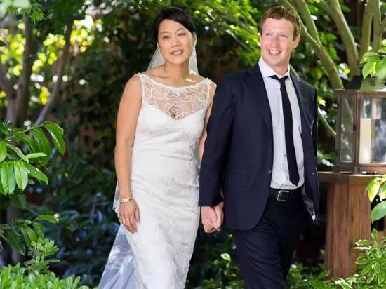 雷军老婆张彤家世,董明珠是雷军的老婆吗(互联网大佬们的老婆原来是