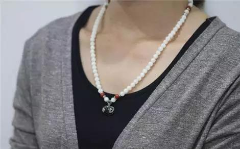 红刚玉的功效与作用，绿刚玉的功效与作用（女人一生要学这7种宝石）