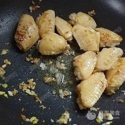 蚝油鸡翅的做法，蚝油鸡翅的做法烤箱（蚝油鸡翅图片）