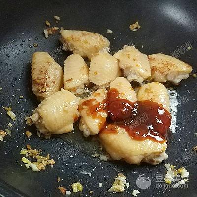 蚝油鸡翅的做法，蚝油鸡翅的做法烤箱（蚝油鸡翅图片）