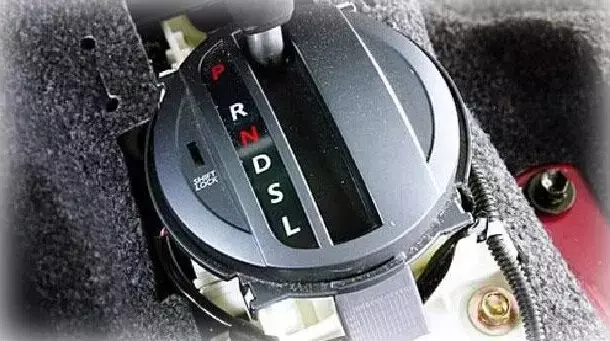 空档是什么意思(停车为啥要挂空挡)