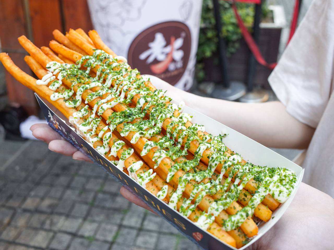 卤制地好不好,面线也以手工制的为佳,大骨或柴鱼熬煮的汤头更鲜美健康