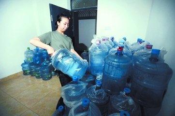 桶装水利润(开桶装水店一般需要多少钱)