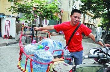 桶装水利润(开桶装水店一般需要多少钱)