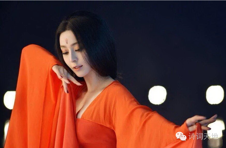 一百条裙子好词好句，一百条裙子好词好句摘抄和作者（一袭长裙绊人心）