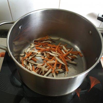 银鱼的做法，新鲜银鱼的做法（三丝银鱼羹#黑人牙膏一招制胜#）