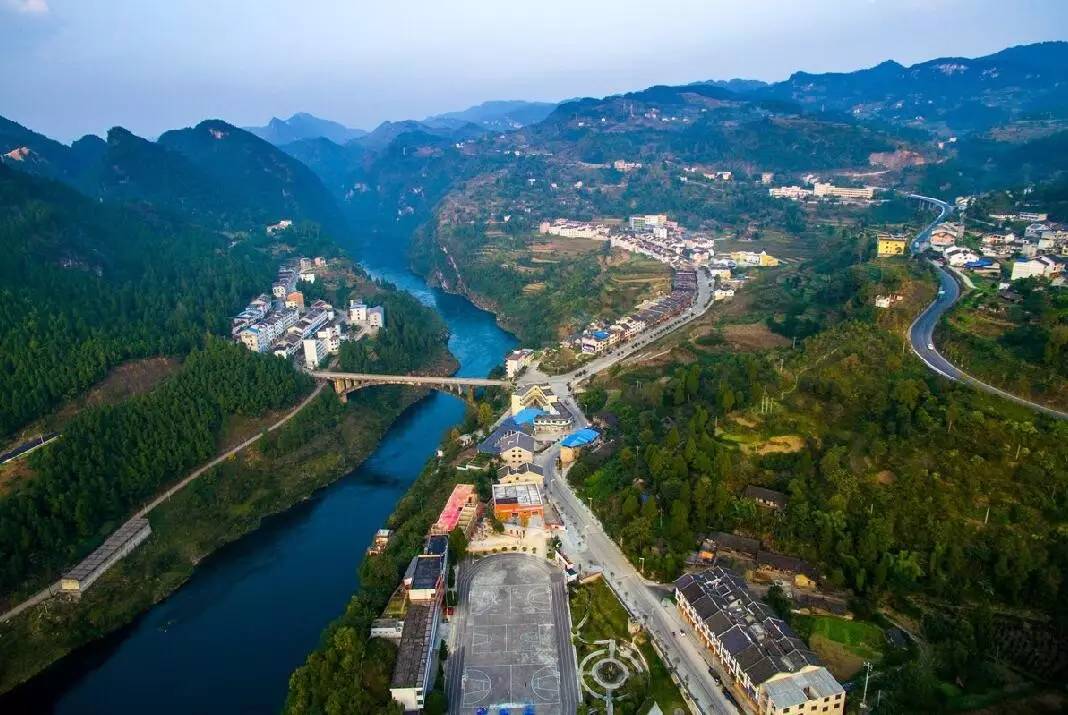 贵州乌江在哪里，贵州乌江在哪里入长江（开贡、炼丹、运盐贵州第一大河乌江）