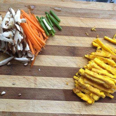 银鱼的做法，新鲜银鱼的做法（三丝银鱼羹#黑人牙膏一招制胜#）