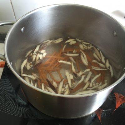 银鱼的做法，新鲜银鱼的做法（三丝银鱼羹#黑人牙膏一招制胜#）