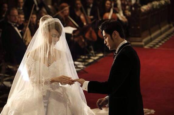 戴比尔斯什么档次，戴比尔斯什么档次的床用（剁手 ， 你买的起的明星婚戒）