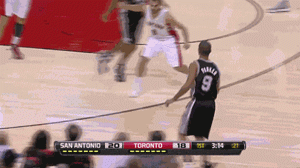 篮球低手上篮的动作要领是什么，篮球低手上篮的动作要领是什么视频（超帅的技能学起来）