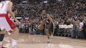 篮球低手上篮的动作要领是什么，篮球低手上篮的动作要领是什么视频（超帅的技能学起来）