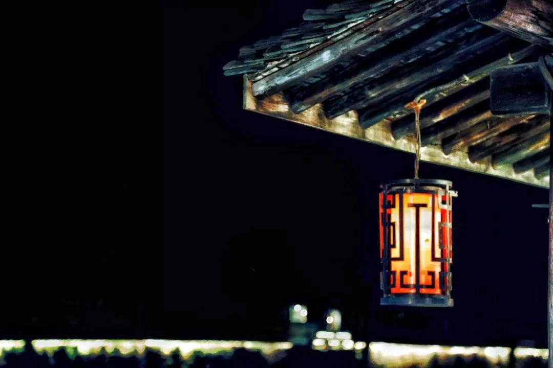 羊驼为什么叫草泥马，羊驼叫草泥马的原因（叫三月烟雨飘摇的江南）