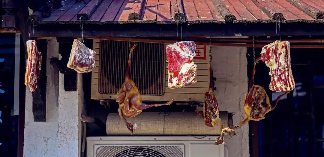 羊驼为什么叫草泥马，羊驼叫草泥马的原因（叫三月烟雨飘摇的江南）