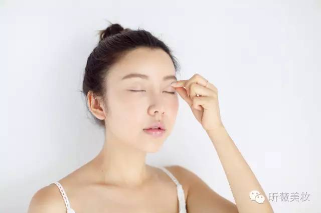 梦妆魔幻活力按摩霜，夜间保养小妙招（那你一定要试试这个）