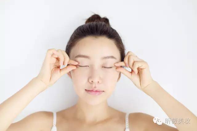梦妆魔幻活力按摩霜，夜间保养小妙招（那你一定要试试这个）